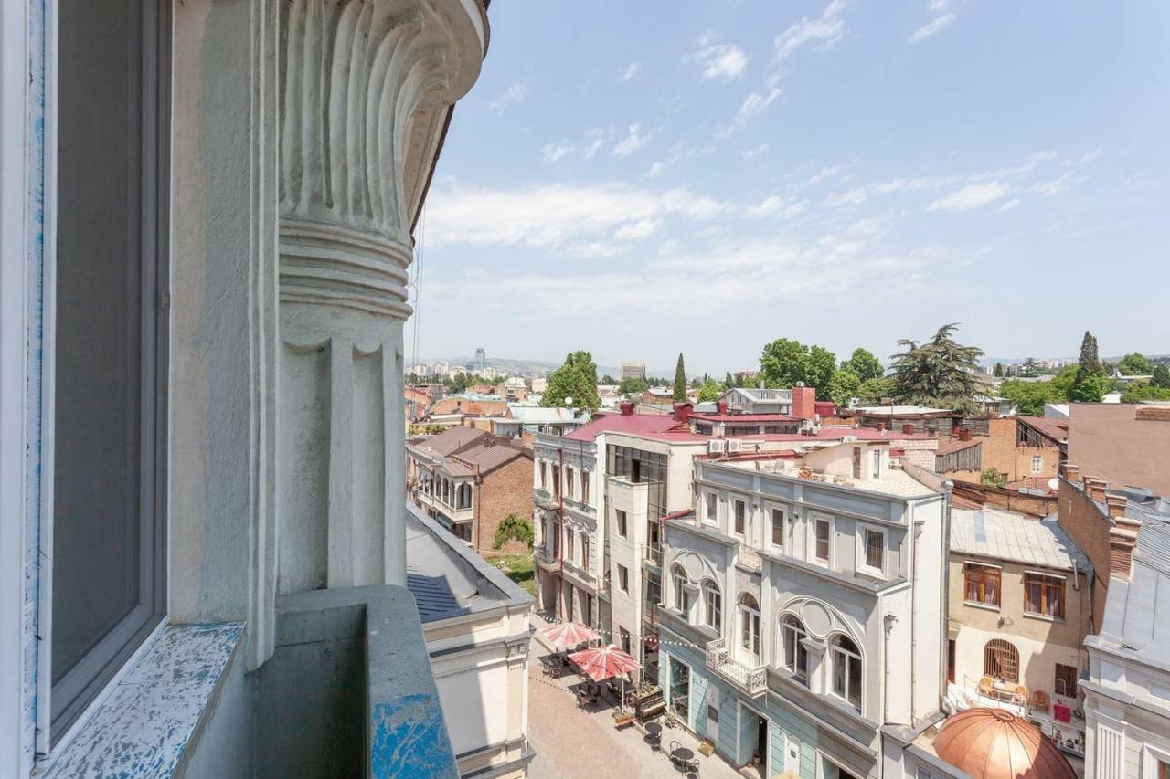 Wehost Apartment On A Colorful Street Тбілісі Екстер'єр фото