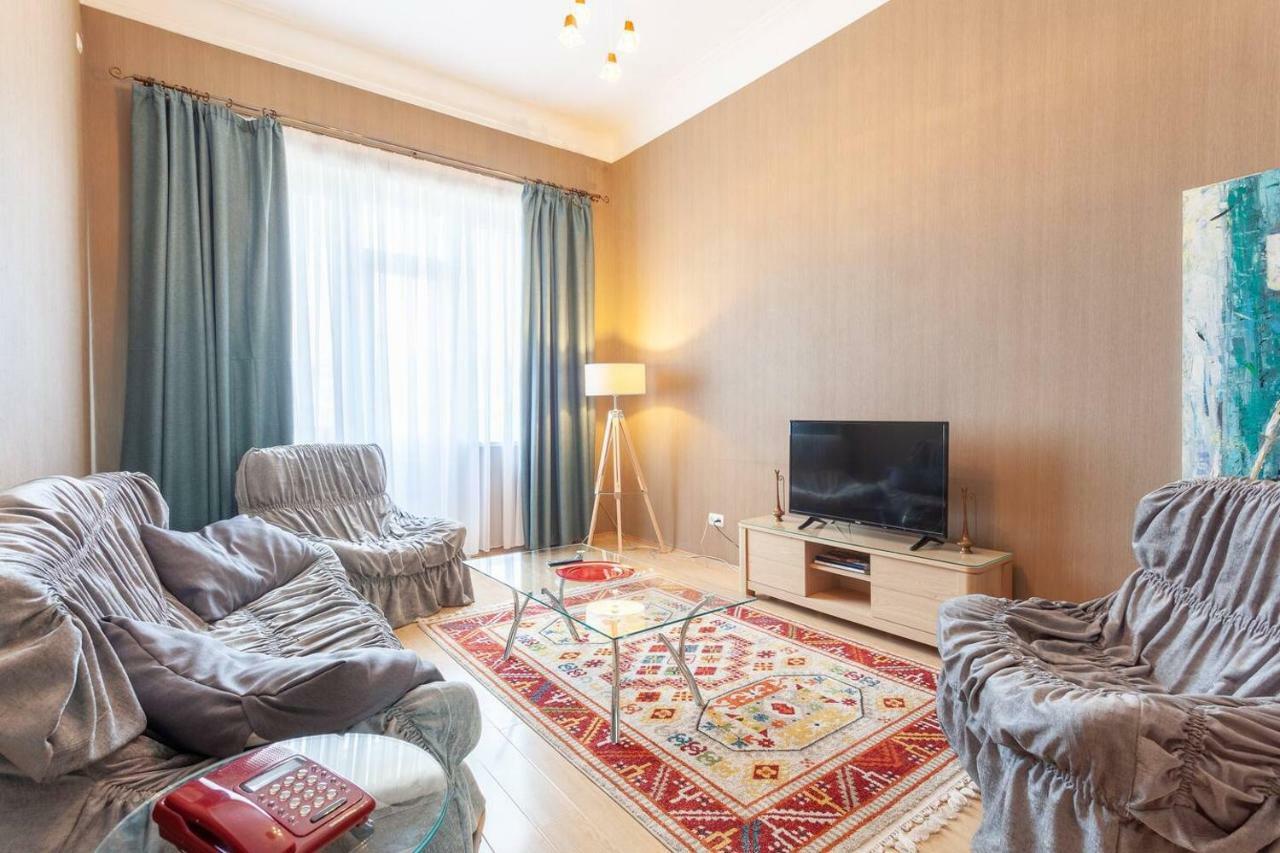 Wehost Apartment On A Colorful Street Тбілісі Екстер'єр фото
